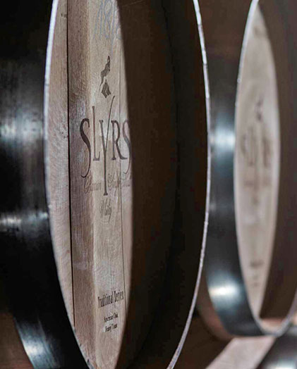 Slyrs-Whiskey-Fass für die Herstellung von Schreibgeräten, © SLYRS Bavarian Whisky Distillery